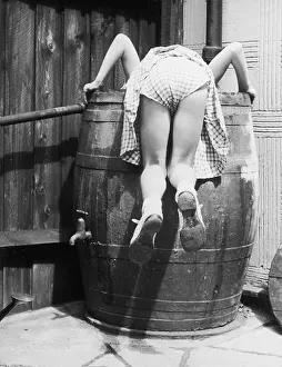 Mooning: BARREL GIRL