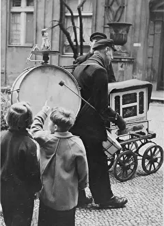 Grinders: Barrel organ player in a backyard. 7th November