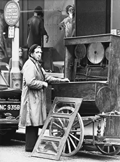 Tune: Barrel organist 1964