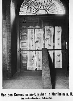 Broke: Barricaded Rathaustor, 1920