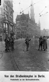Maerzkaempfe: Barrier in front of the Gertrauden bridge in Berlin, 1919
