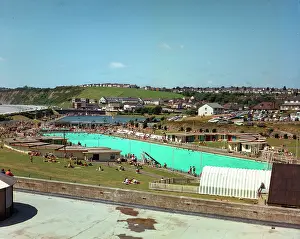 The J Salmon Image Archive: Barry Island - Bathing pool, The Knap