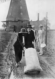 Paying: Barter during the inflation, 1923