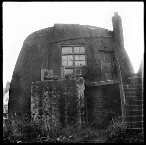Deste: The base of a bottle kiln converted into a house