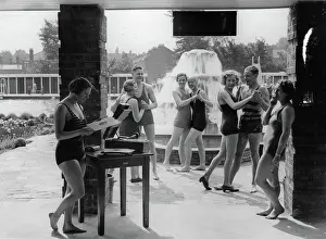 Hornsea: Bath guests dancing in Hornsea Open
