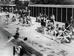 Hornsey: Bathers in Hornsey open air Baths
