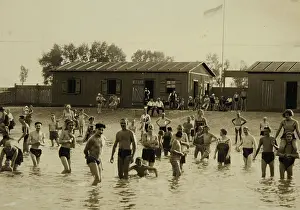 Donaustadt: Bathers in the Invalidenbad Kaisermuhlen