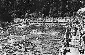 Amenities: Bathers at the Open Air Baths in Chiswick