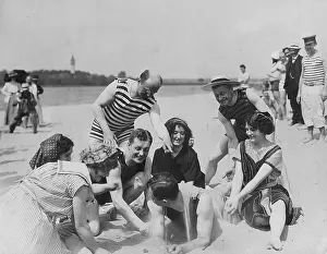 Bathers: Bathers in the Strandbad Wannsee, before 1914
