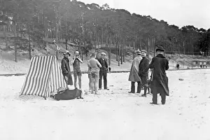 Stuffed: Bathers at the Wannsee beach, around 1900