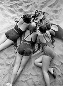 Juno: Bathers on the Wannsee beach, 1935
