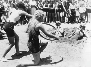 Sportswomen: Bathing beach in the USA, 1920s