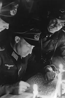 Determine: Battalion commander of the Wehrmacht at a briefing, 1944