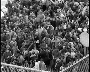 Crowding: The Battle of Shanghai, Second Sino-Japanese War