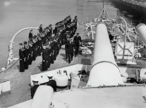 Devonport: The battleship QUEEN ELIZABETH during