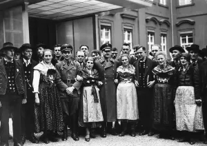 Dirndl: Bavarian singers in Berlin, 1934