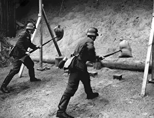 Doeberitz: Bayonet training on sandbag, 1938