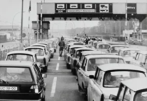 Jams: Bborder crossing Drewitz-Dreilinden in West Berlin after