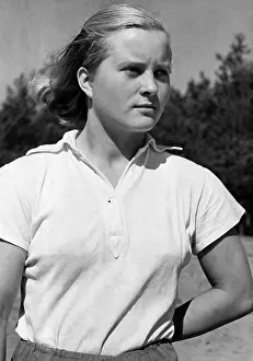 Gliders: BDM girl, 1934