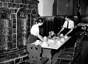 Housework: BDM girl setting the table, 1935