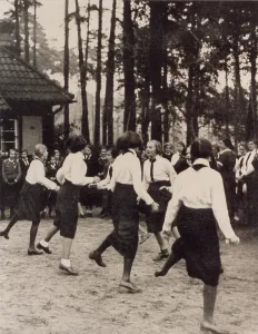 Bund: BDM/GIRLS DANCING