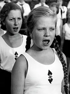 Upbringing: BDM girls singing, 1937