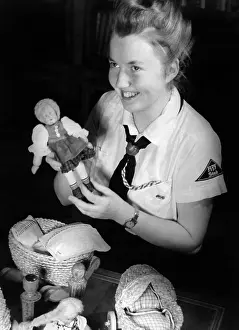 Stab: BDM leader with doll, 1942