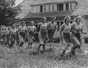 Madel: BDM members at agricultural service, 1939
