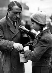 Sells: BDM members collect for the Winter Relief, 1935