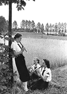 Obergau: BDM members playing recorders