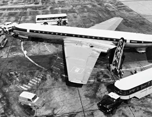 Alighting: BEA COMET 4B AEROPLANE