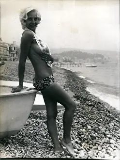 Topless: Beach Beauty