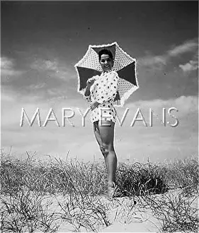 Tiptoe: BEACH COSTUME/DUNES/50S