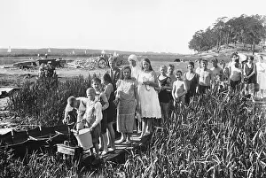 Queuing: Beach holiday, 1925