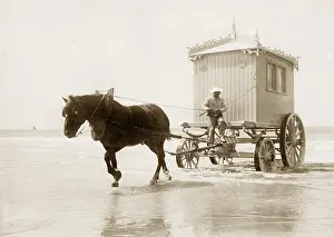 Cost: Beach wagon in Ostende, 1910