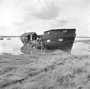 Hulks: Beached Houseboat