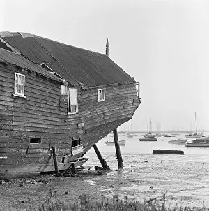 Hulks: Beached Houseboat