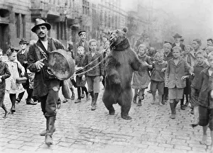 Gypsy: Bear trainer in Germany, 1920