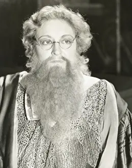 Specs: Bearded lady