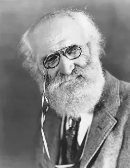 70 80: Bearded man with pince-nez