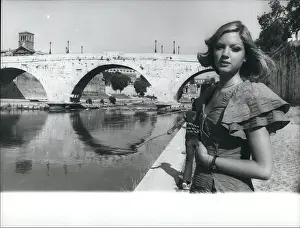 Trastevere: Beatrice Welles Models in Rome