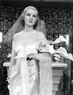 Ov201912: Beautiful bride holding calla lilies