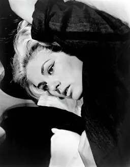 Cried: Bebe Loncar - actress