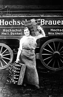 Kriegshilfsdienst: Beer deliverer in Berlin, 1916