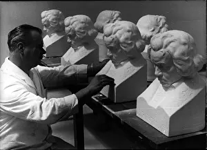 Institutes: Beethoven busts made in Bonn, Germany, for anniversary