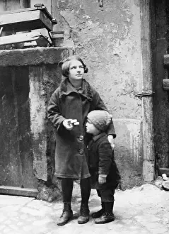 Neighbourhood: Begging children, 1920