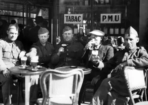 Luxembourg: Belgian soldiers in a bar in Paris, 1940