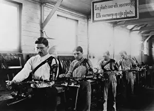 Lcgr1303: Four Belgian WW1 veterans with a prosthetic arms