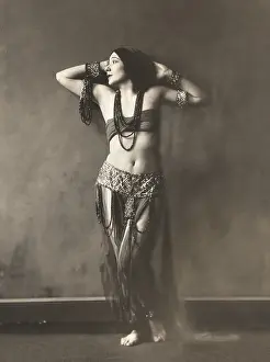 Bandeau: Belly dancer