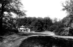 Belvoir: Belvoir Castle, view in the Park 1890